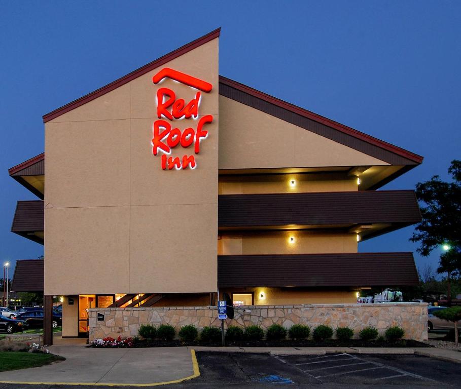 Red Roof Inn Akron Main image 2